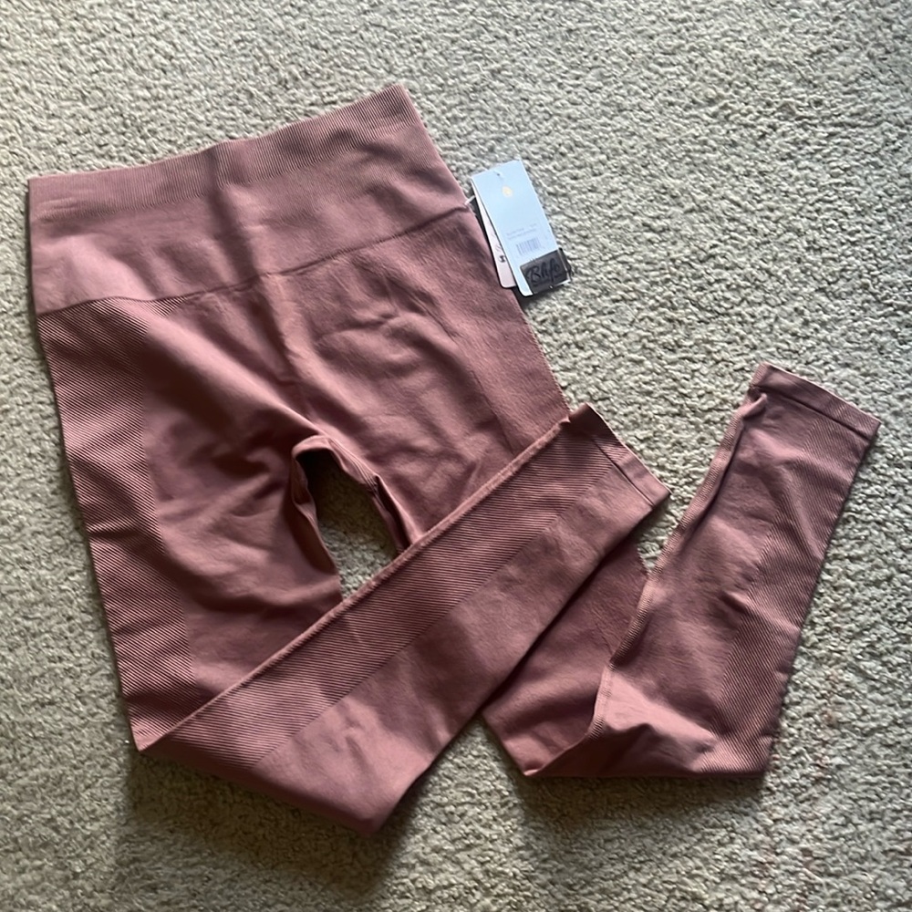 NWT spiritual gangster seamless icon leggings sz M/L